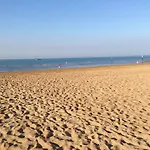Beautiful Close To Apartment *