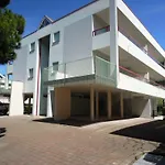 Beautiful Close To Апартаменти *