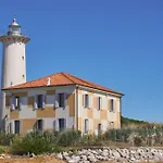 Beautiful Close To Апартаменти