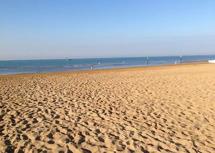 Beautiful Close To Апартаменти *